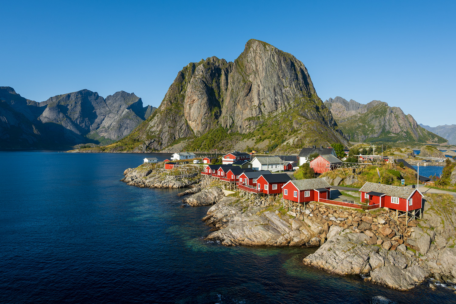 Lever de soleil entre mer et montagne | Aurélien Zint